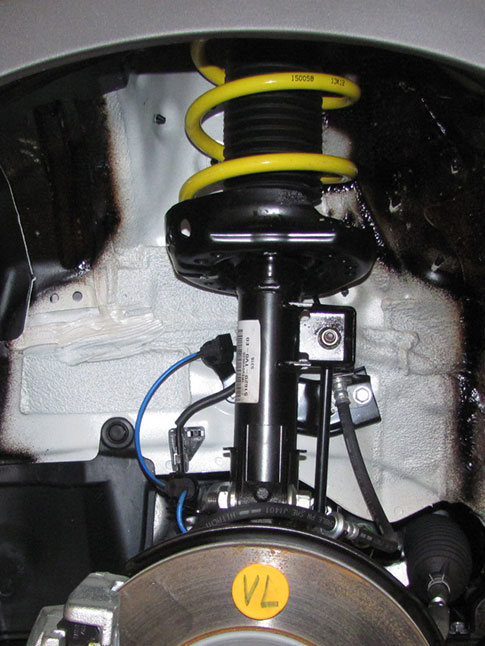 Der Vorteil der ST Gewindefedern ist, dass sie in Verbindung mit dem Serienfahrwerk eine stufenlose Tieferlegung ermöglichen.