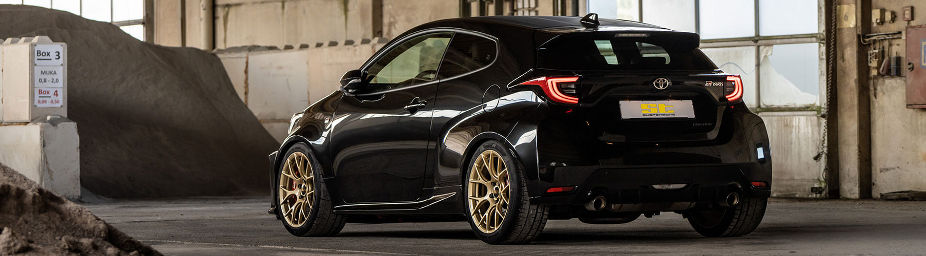 Wir haben im Toyota GR Yaris ein ST XTA plus 3 Gewindefahrwerk verbaut und BBS Leichtmetallräder montiert